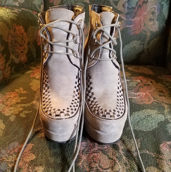 Very Volatile Platform Booties - Picture 7 of 8